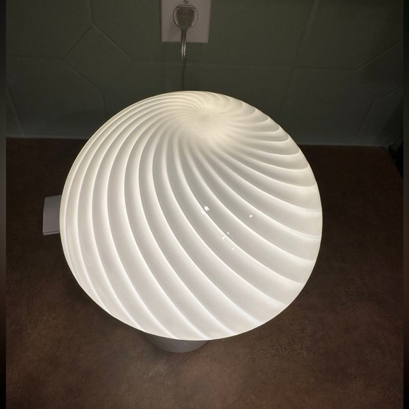 Icy White Swirled Glass Mushroom Lamp Home Decor - Picture 4 of 7